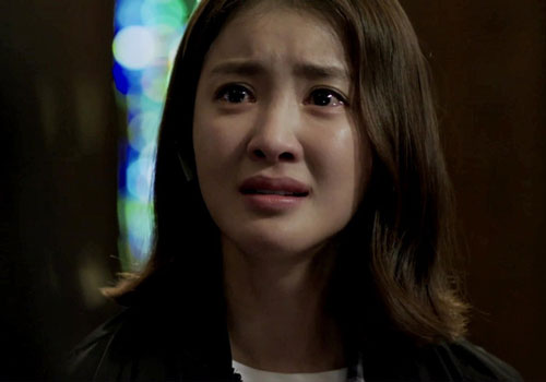 Nửa đêm khuya khoắt, mẹ chồng nhét vội vào tay tôi chìa khóa xe cùng xấp tiền rồi đuổi tôi ra khỏi nhà trong nước mắt