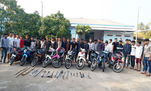 Đồng Tháp: Bắt 32 đối tượng mang theo súng, dao… dàn trận hỗn chiến