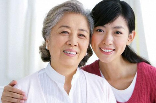 Bất ngờ nhận được món quà của mẹ chồng ngày 8/3, đọc nội dung trong tấm thiệp tôi nghẹn ngào khóc không thành tiếng