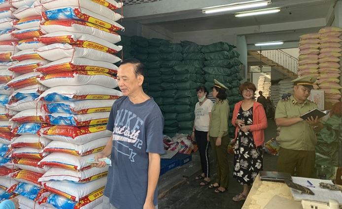 Đà Nẵng ra quân giám sát việc kinh doanh các mặt hàng thiết yếu