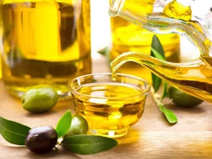 Mụn trứng cá biến mất hoàn toàn trong vài ngày chỉ với 1 giọt dầu này!
