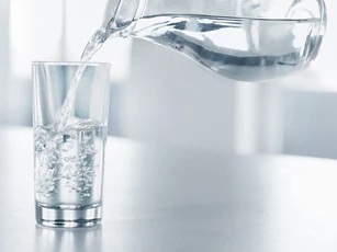 Buổi tối uống 1 cốc nước vào thời điểm này giúp giảm cân, sáng da, ai cũng nên làm