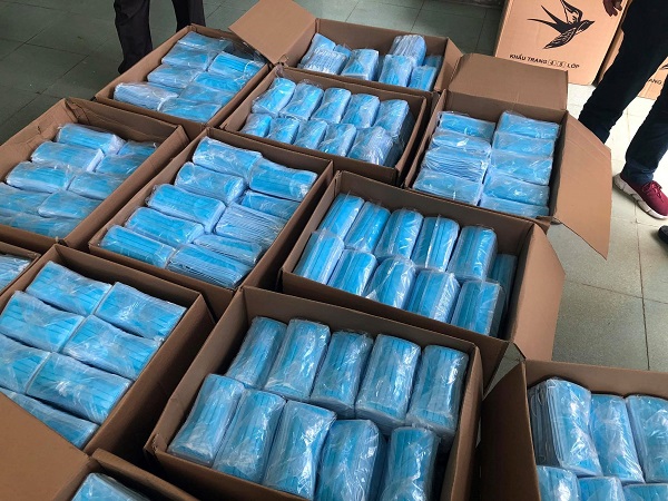 Quảng Bình: Phát hiện ô tô tải chở 75.000 chiếc khẩu trang có dấu hiệu vi phạm 