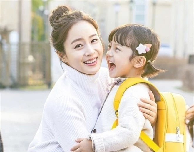 Kim Tae Hee đăng ảnh bên con gái thôi mà gây bão MXH: Màn khoe sắc đỉnh cao của 2 thế hệ cách nhau gần 4 thập kỷ - Ảnh 3.