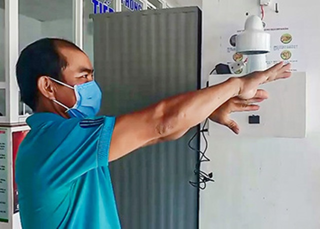 Hậu Giang chế tạo thiết bị sát khuẩn tự động trong 10 giây