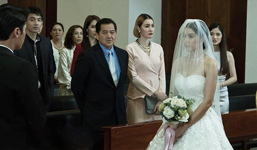 Chuẩn bị cưới thì biết chồng chỉ là kẻ khoác lác, cô dâu bắt tay với mẹ chồng vạch mặt gã sở khanh ngay giữa bàn dân thiên hạ