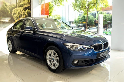 BMW 320i. Ảnh: Oto.com.vn.