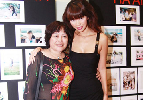 Siêu mẫu Hà Anh kể những điều ít ai biết về mẹ: 'Mẹ tôi có rất nhiều năm không hạnh phúc trong hôn nhân với ba'