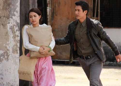 Nghe tiếng chuông báo cháy, chồng ôm tiền lo thoát thân trước, khi ánh đèn bật lên mới ‘bàng hoàng’ vì sự cao tay của vợ