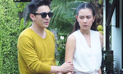 Chồng ruồng rẫy vợ mới sinh để đi với bồ trẻ, hai năm sau hết tiền bán nhà, gặp người phụ nữ mua nhà giá cao nhưng vội bỏ chạy sau khi chạm mặt