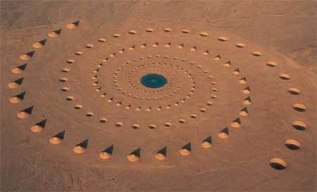 Giải mã dấu hiệu bí ẩn trên sa mạc Ai Cập