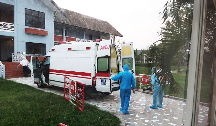 Ngành Y tế Thừa Thiên Huế tổ chức phun thuốc khử trùng để xử dụng làm Khu cách ly tập trung tại Khu D thuộc khách sạn Sun & Sea