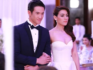 Chê bố vợ mặc vest không hợp thời trang trong đám cưới con gái, chồng bất ngờ thấy ông tặng căn nhà bạc tỷ làm của hồi môn