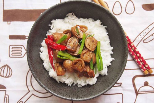 Chỉ cần thêm 1 nguyên liệu, món thịt kho của bạn sẽ "ngon mê ly" cho bữa tối "hao cơm"