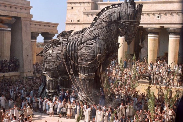 Tạo hình ngựa gỗ thành Troy trong bộ phim cùng tên năm 2004.