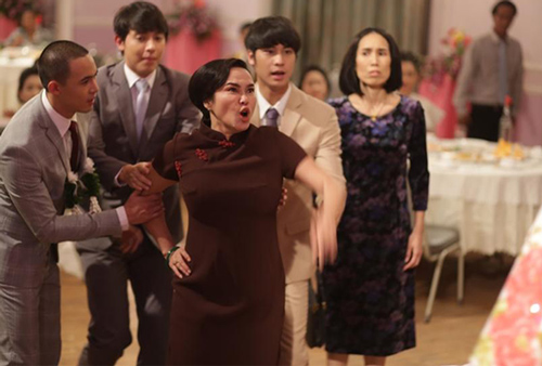 Bị cấm về giỗ bố vì vướng sinh nhật mẹ chồng, dâu trẻ vùng lên giữa buổi tiệc khiến cả họ vỗ tay ầm ầm