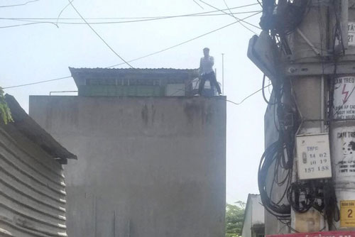 TPHCM: Bắt 2 thanh niên xịt hơi cay vào hình sự đặc nhiệm khi bị truy đuổi