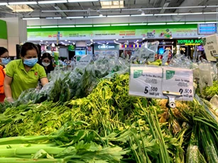 Siêu thị Hà Nội đầy ắp hàng hóa, giá cả ổn định