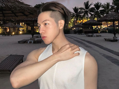 Không hiểu mới "dao kéo" tiếp hay photoshop quá tay mà gương mặt Đức Phúc lại khác lạ thế này