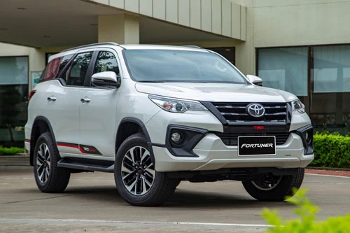 8. Toyota Fortuner (doanh số: 528 chiếc).