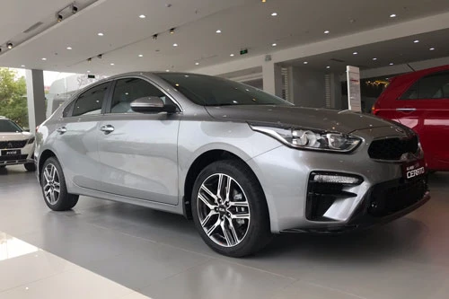 9. Kia Cerato (doanh số: 521 chiếc).