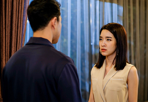 Nửa đêm nghe tiếng đập cửa uỳnh uỳnh, gái trẻ ra ngoài thì chết sững khi thấy người đàn ông ướt sũng đứng trước mặt mình