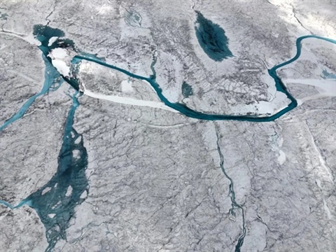 Nhiều hồ nước bí ẩn được phát hiện dưới lớp băng khổng lồ ở Greenland