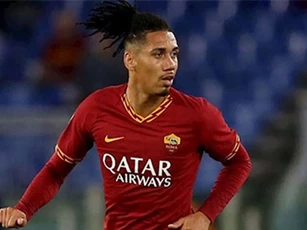Arsenal tính gây sốc với trung vệ của M.U
