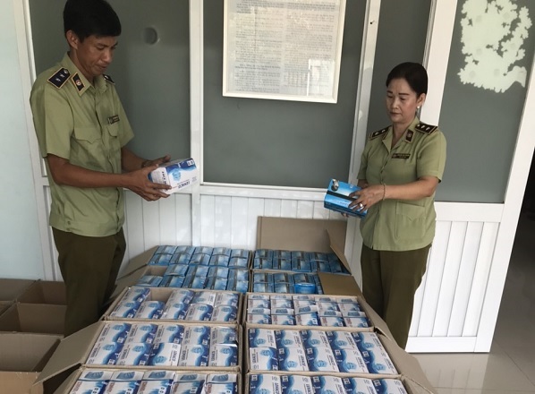 An Giang: Thu giữ hàng chục ngàn khẩu trang y tế không có hóa đơn, chứng từ