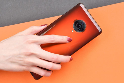 Smartphone chip Snapdragon 865, RAM 12 GB, pin 4.500 mAh, sạc siêu tốc, giá gần 18 triệu