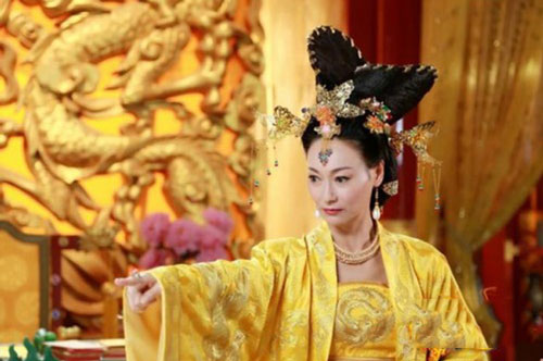 Những chiêu đánh ghen man rợ khiến tình địch "sống không bằng chết" của Vương hậu Chiêu Tín