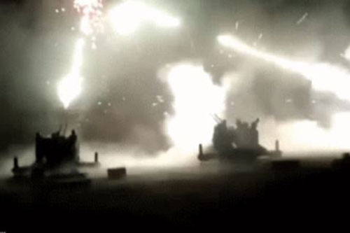 Pháo phòng không Thổ Nhĩ Kỳ bắn đỏ rực trời đỡ đòn tấn công từ Syria