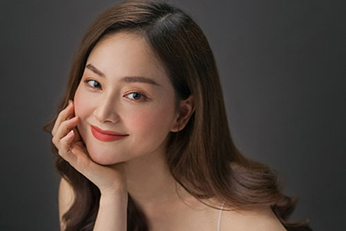 Khó tin Lan Phương đã là 'mẹ bỉm sữa' với loạt ảnh khoe trọn nhan sắc mặn mà