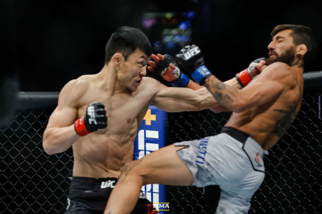 Cận cảnh cú đấm ‘trời giáng’ đưa võ sĩ Argentina ‘vào cơn mê’