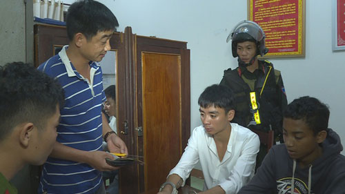 Đắk Lắk: Bắt nhóm đối tượng xông vào phòng tại nhà nghỉ khống chế cướp tài sản