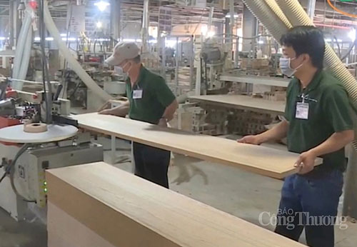 Xuất khẩu: Điểm sáng trong bức tranh kinh tế Bình Dương