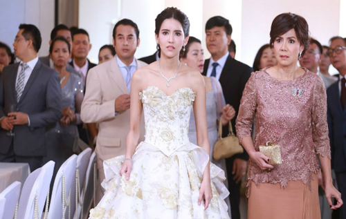 Bố ít nói, chưa bao giờ khóc vậy mà đám cưới con gái lại rơi nước mắt và dặn một câu khiến chú rể "chột dạ"