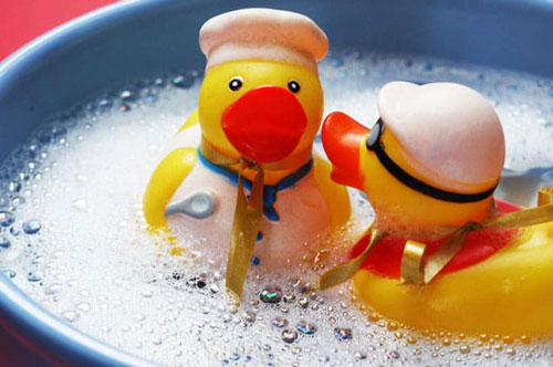 Rửa tay và đeo khẩu trang thôi là chưa đủ, đây là việc bố mẹ phải làm để bảo vệ con khỏi COVID-19