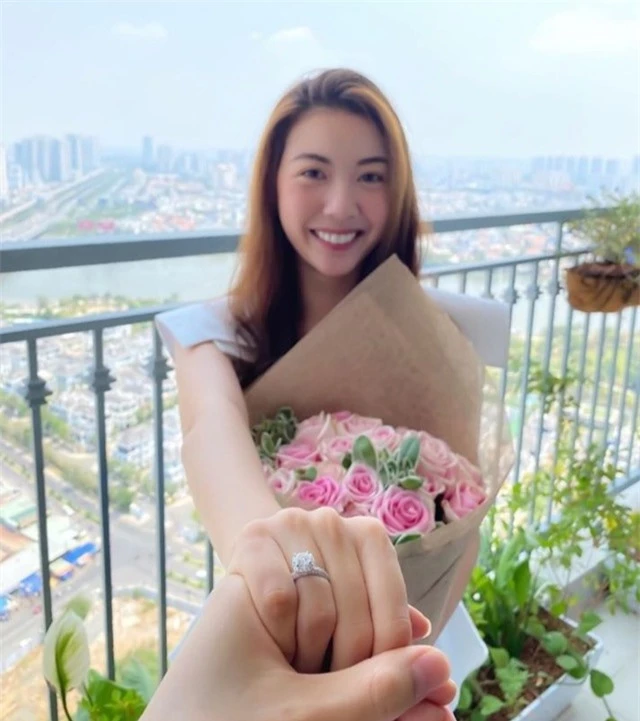 Được cầu hôn bằng nhẫn kim cương, Á hậu Thuý Vân tiết lộ về đám cưới - 1