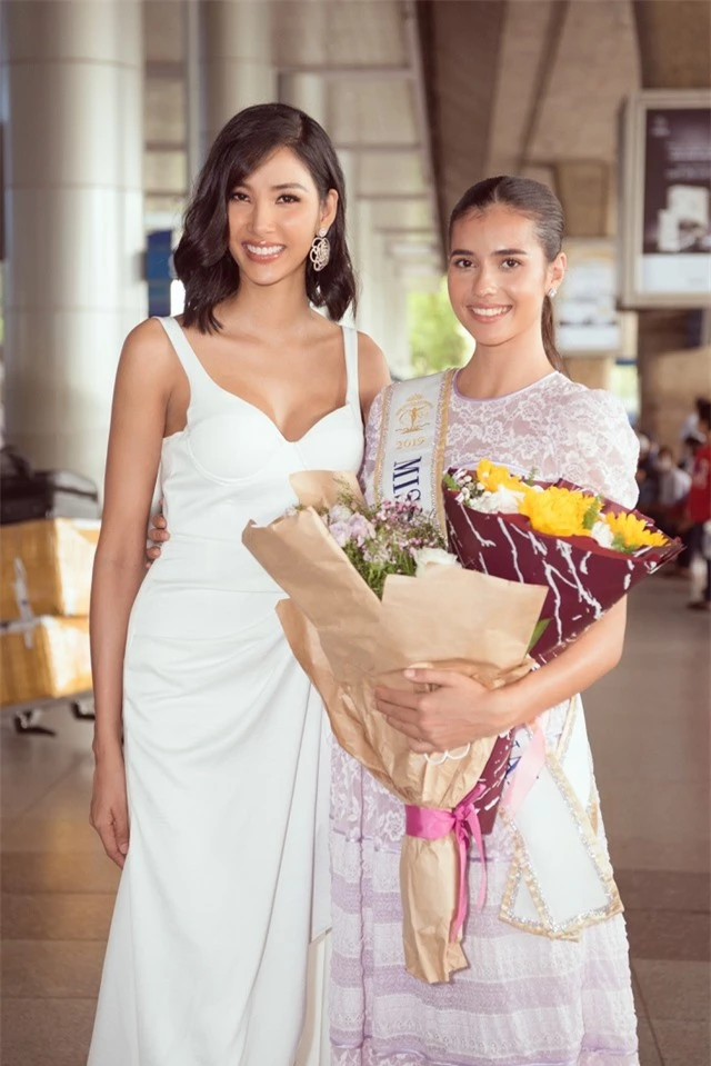 Hoàng Thuỳ tự may khẩu trang tặng Hoa hậu Siêu quốc gia đến Việt Nam - 5