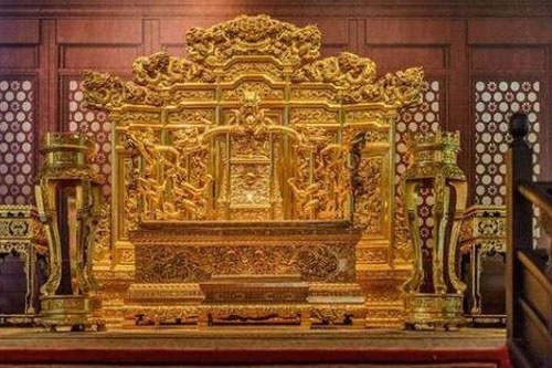 Ngai của vua chúa ngày xưa có làm bằng vàng thật?