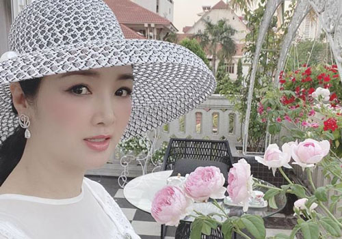 Biệt thự màu trắng siêu sang trồng nhiều hoa và cây xanh của Hoa hậu đền Hùng Giáng My