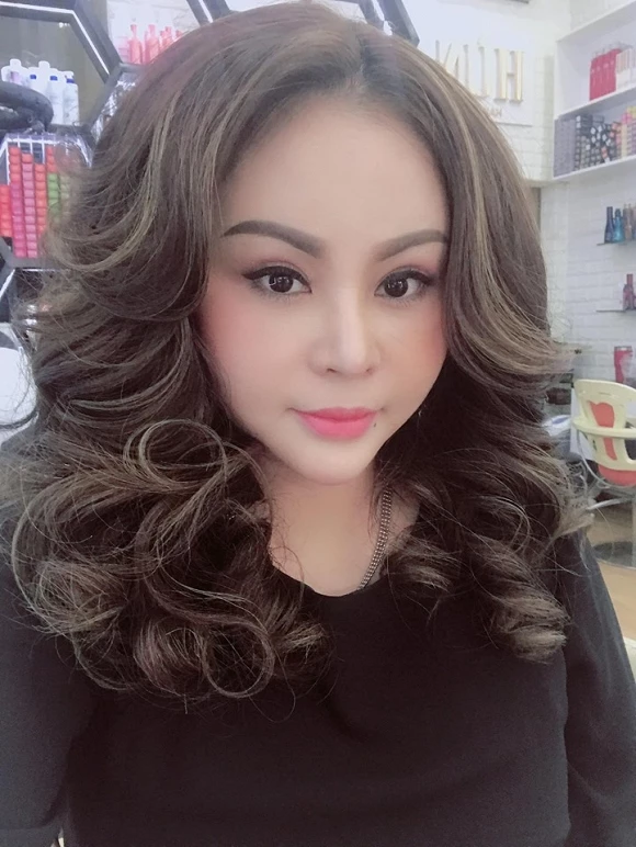 Trên trang cá nhân, Lê Giang thường xuyên đăng tải hình ảnh khi đã make up xinh đẹp - Ảnh: Internet