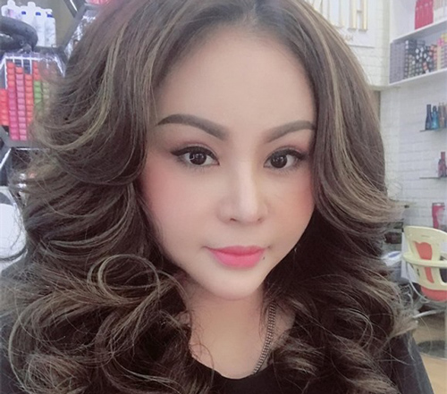 Chẳng tiếc tiền ‘dao kéo’ để xinh đẹp bất chấp tuổi tác, Lê Giang vô tình lộ nhan sắc thật khi không make up