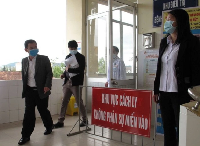 Lãnh đạo tỉnh Lâm Đồng kiểm tra Khu vực cách ly điều trị Covid-19 tại Bệnh viện Đa khoa tỉnh
