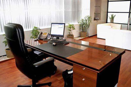 Đặt bàn làm việc kiểu này tài lộc thất thoát dễ gặp họa thị phi, gia chủ cần điều chỉnh ngay lập tức