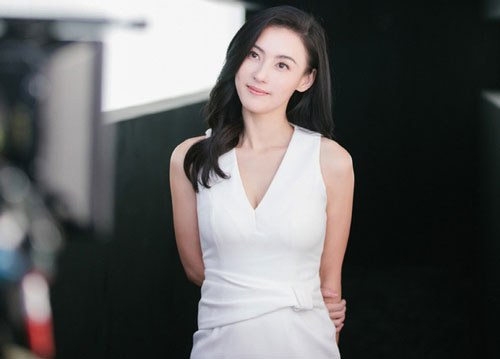 Trương Bá Chi cãi nhau với tiếp viên, bị “đuổi” khỏi máy bay