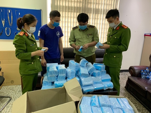 Thu giữ hàng loạt thiết bị y tế không rõ nguồn gốc xuất xứ tại Hà Nam và Hà Nội