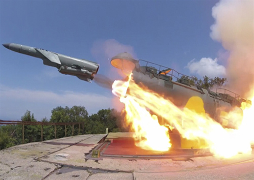 Nga phóng tên lửa chống hạm bay sát tàu khu trục Mỹ