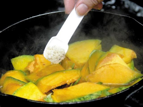 Cách ướp gia vị đúng chuẩn: Giữ trọn hương vị và độ đinh dưỡng của món ăn